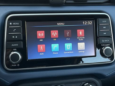 Used 2025 Nissan Versa SV image 27