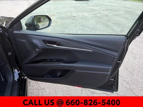 Used 2025 Toyota Camry SE FWD image 38