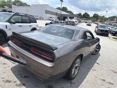 Used 2016 Dodge Challenger SXT w/ Driver Convenience Group RWD image 10