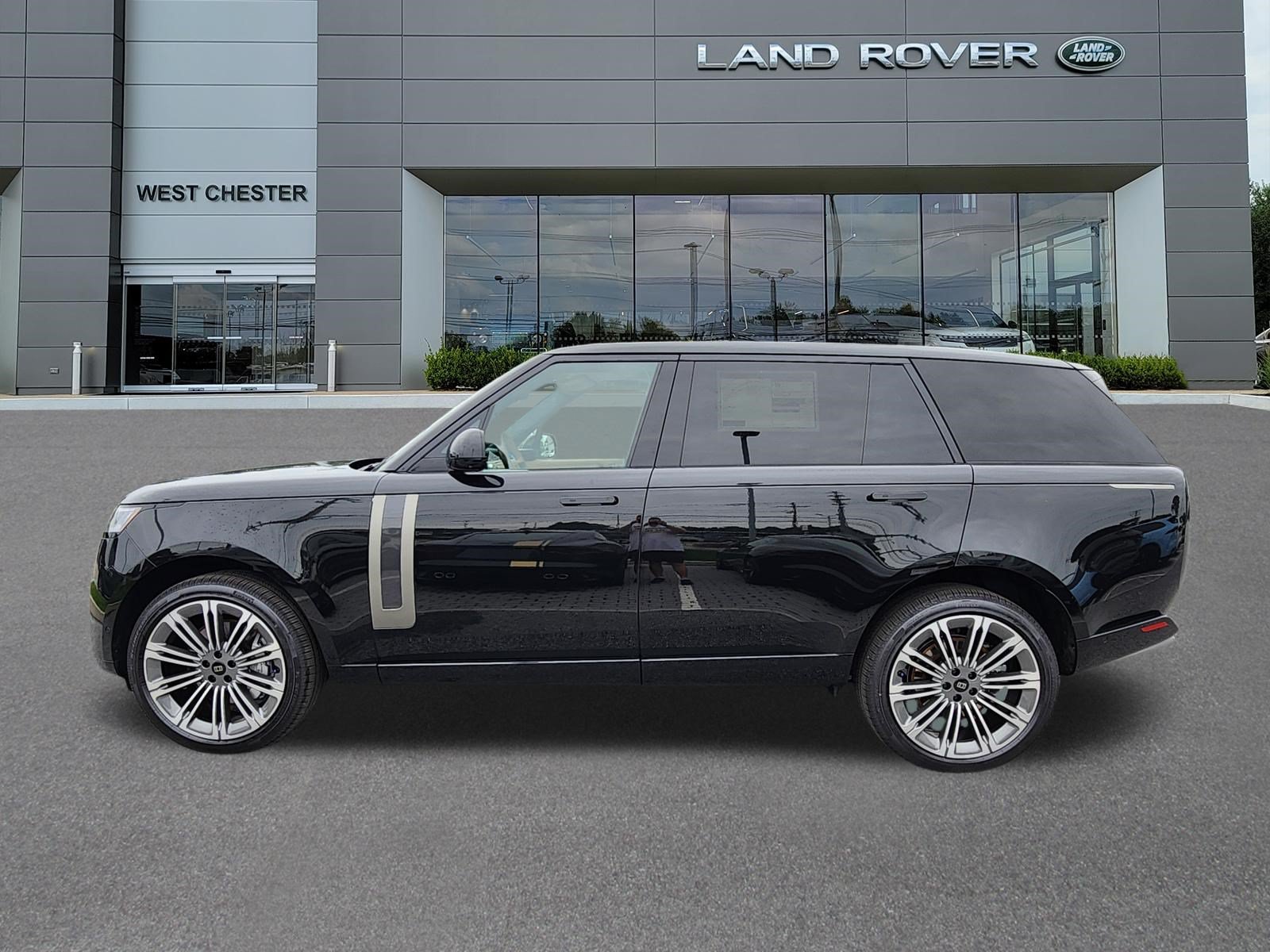 New 2027 Land Rover Range Rover Long Wheelbase SE AWD/4WD image 5