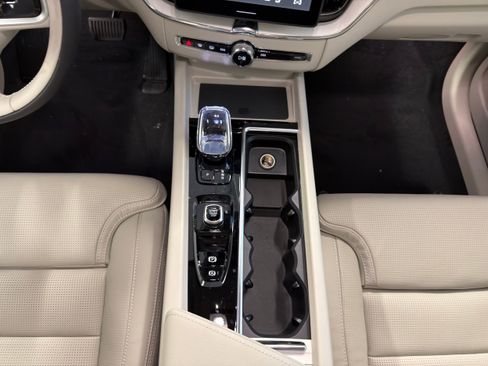 New 2026 Volvo XC60 B5 Ultra w/ Protection Package Premier AWD/4WD image 21