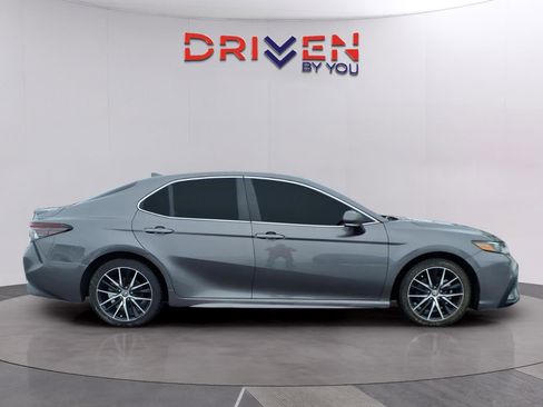 Used 2023 Toyota Camry SE image 8