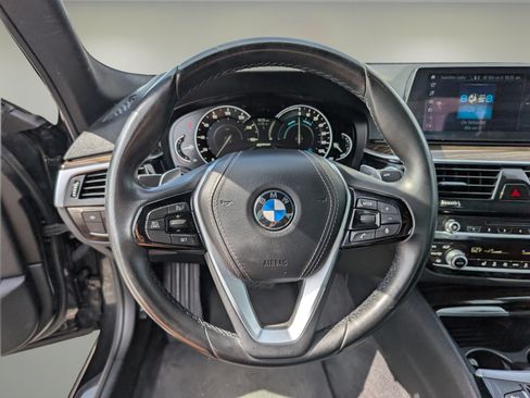 Used 2018 BMW 530e RWD image 16