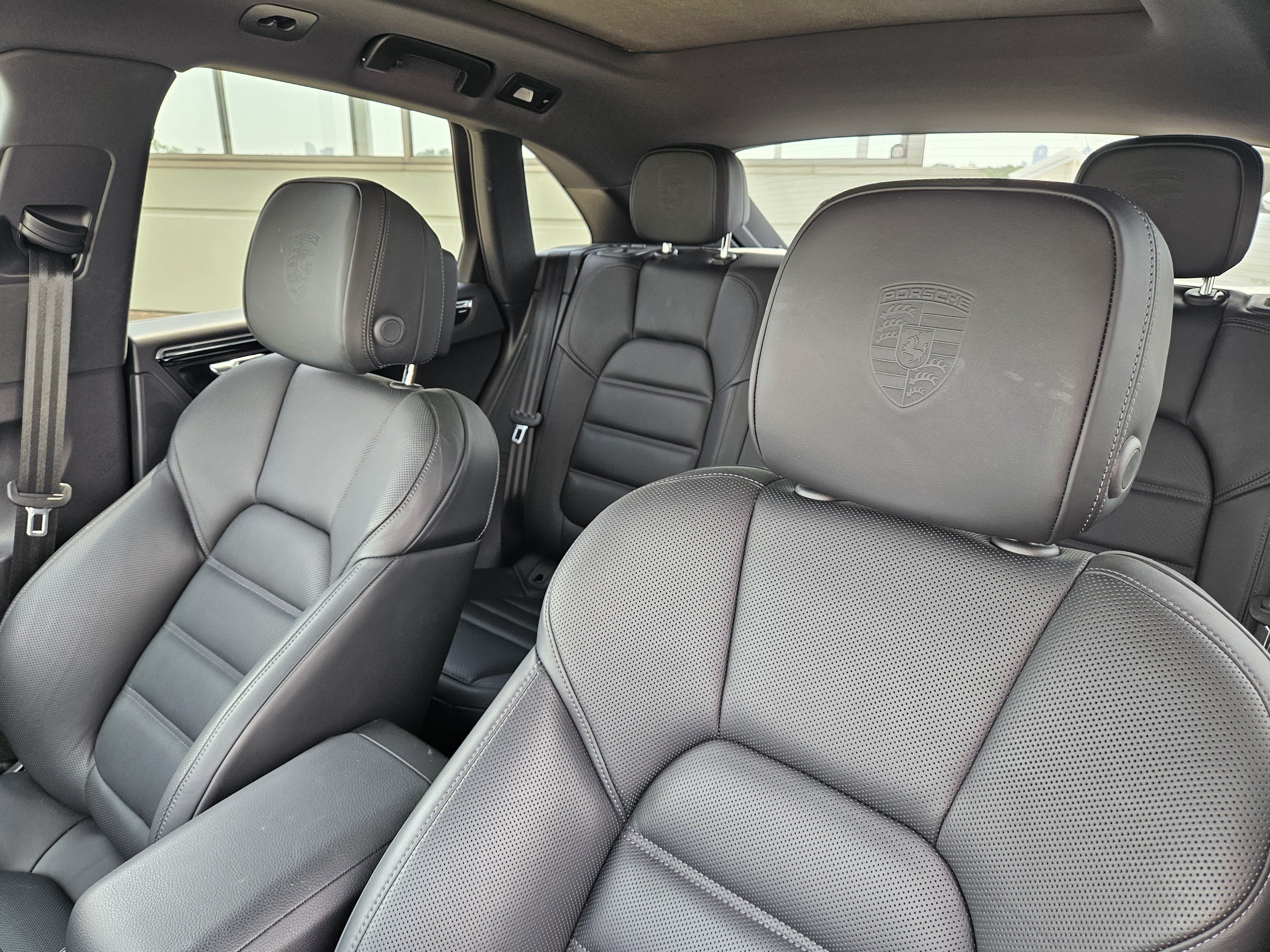 Certified 2026 Porsche Macan AWD/4WD image 6