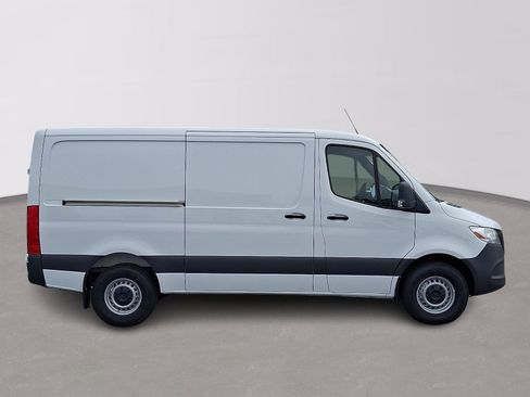 Used 2026 Mercedes-Benz Sprinter 2500 image 4