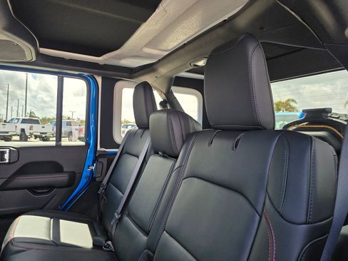 Used 2024 Jeep Wrangler Unlimited Rubicon image 17