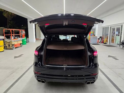 Used 2020 Porsche Cayenne Turbo image 40