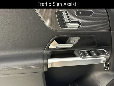 Certified 2022 Mercedes-Benz GLB 250 4MATIC image 15