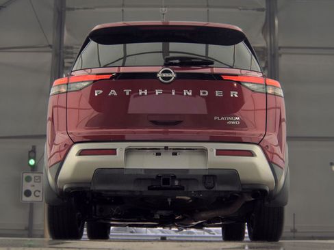 Certified 2024 Nissan Pathfinder Platinum w/ Cargo Package AWD/4WD image 12