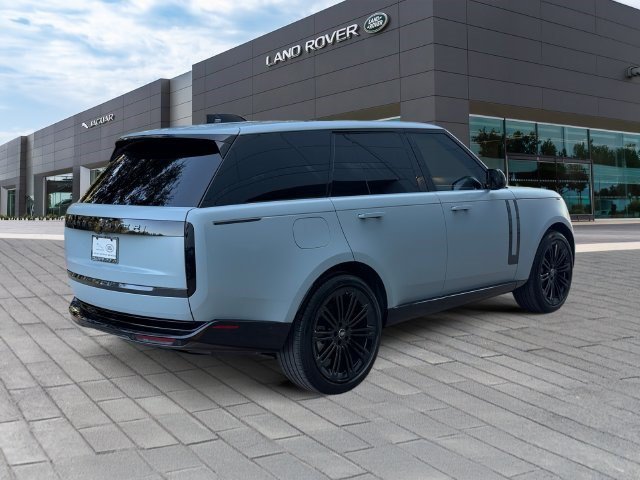 Certified 2025 Land Rover Range Rover SE AWD/4WD image 5