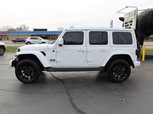 Used 2023 Jeep Wrangler Unlimited Sahara image 8