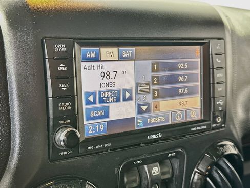 Used 2015 Jeep Wrangler Unlimited Sahara AWD/4WD image 17