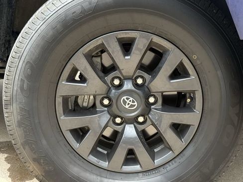 Used 2023 Toyota Tacoma SR5 w/ Technology Package AWD/4WD image 11