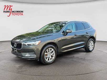 Used 2019 Volvo XC60 T5 Momentum w/ Premium Package