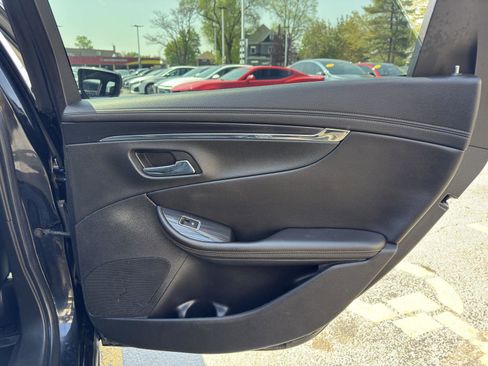 Used 2017 Chevrolet Impala LT FWD image 32