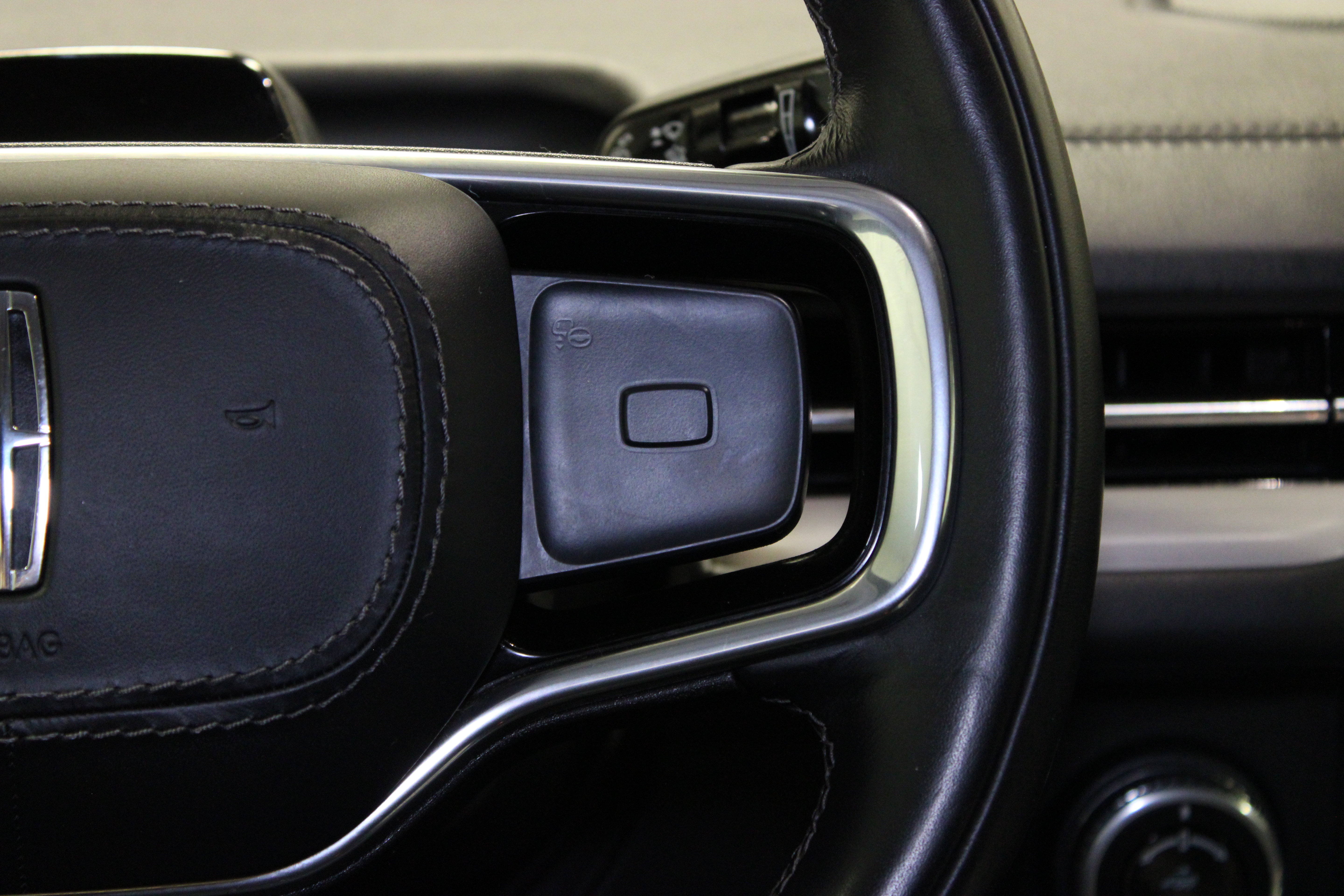 Used 2025 Lincoln Navigator Reserve AWD/4WD image 27
