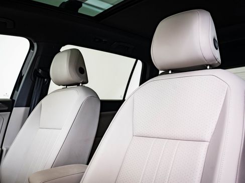 Used 2024 Volkswagen Tiguan SE R-Line image 21