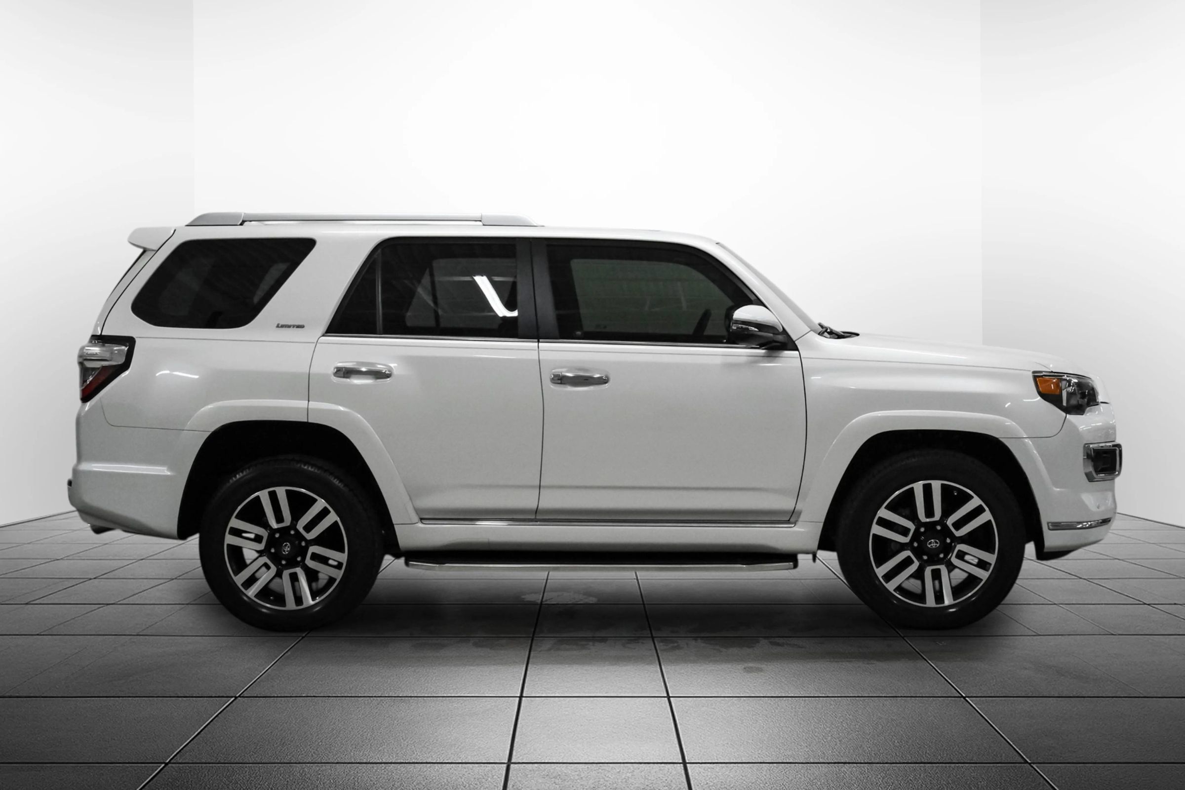 Used 2016 Toyota 4Runner Limited AWD/4WD image 8