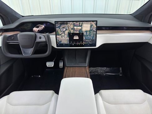 Used 2022 Tesla Model X image 12