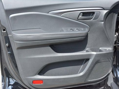 Used 2025 Honda Ridgeline Sport image 8