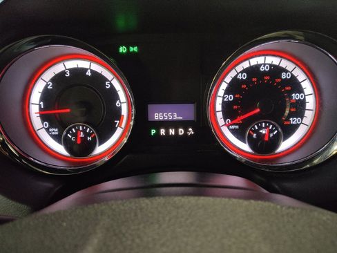 Used 2019 Dodge Grand Caravan SXT image 23