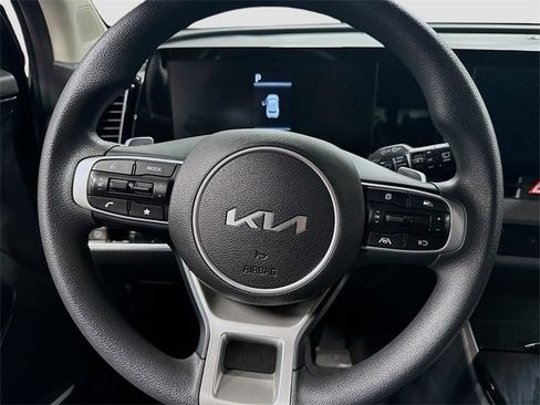 Used 2023 Kia Sportage LX image 18