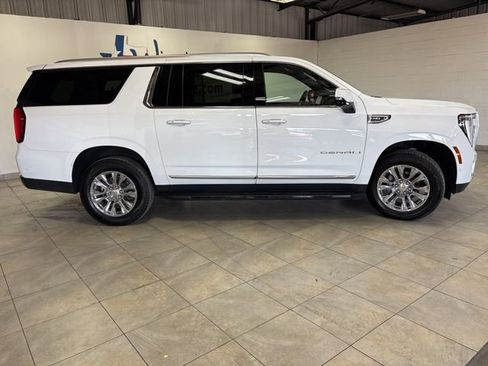 Used 2025 GMC Yukon XL Denali AWD/4WD image 19