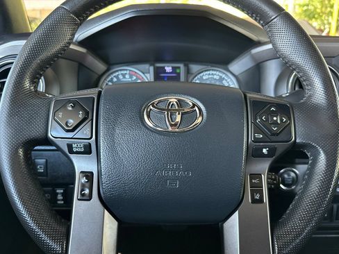 Used 2020 Toyota Tacoma TRD Off-Road w/ TRD Premium Off Road Package AWD/4WD image 24