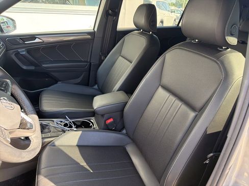 Certified 2023 Volkswagen Tiguan SE R-Line image 7