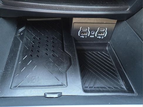 Used 2025 Chrysler Pacifica Limited image 19