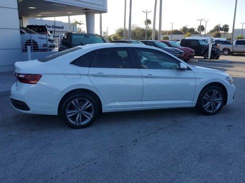 Used 2023 Volkswagen Jetta SE w/ Panoramic Sunroof Package image 8