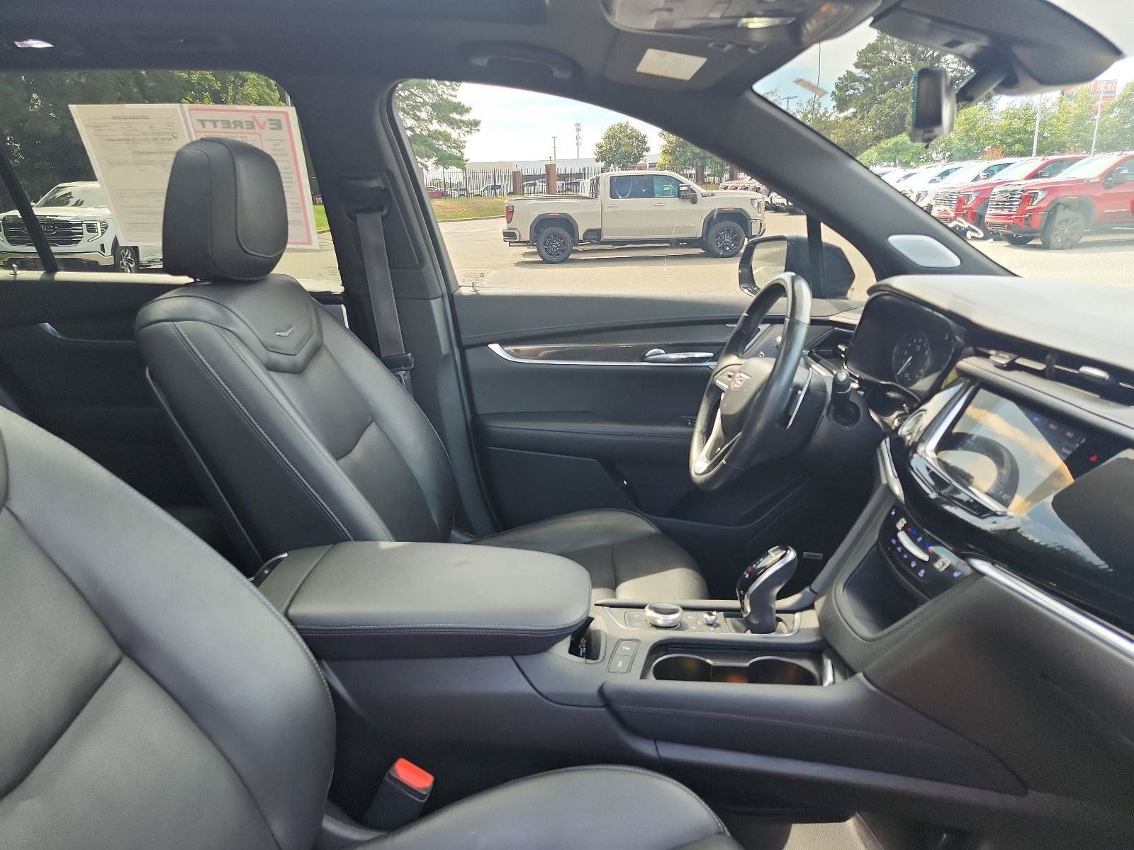 Used 2022 Cadillac XT6 Sport w/ Technology Package AWD/4WD image 8