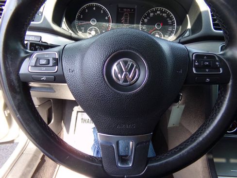 Used 2014 Volkswagen Passat 1.8T SE FWD image 17