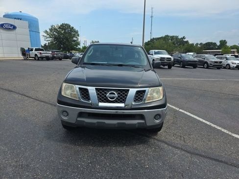 Used 2010 Nissan Frontier SE w/ SE Value Truck Pkg RWD image 8