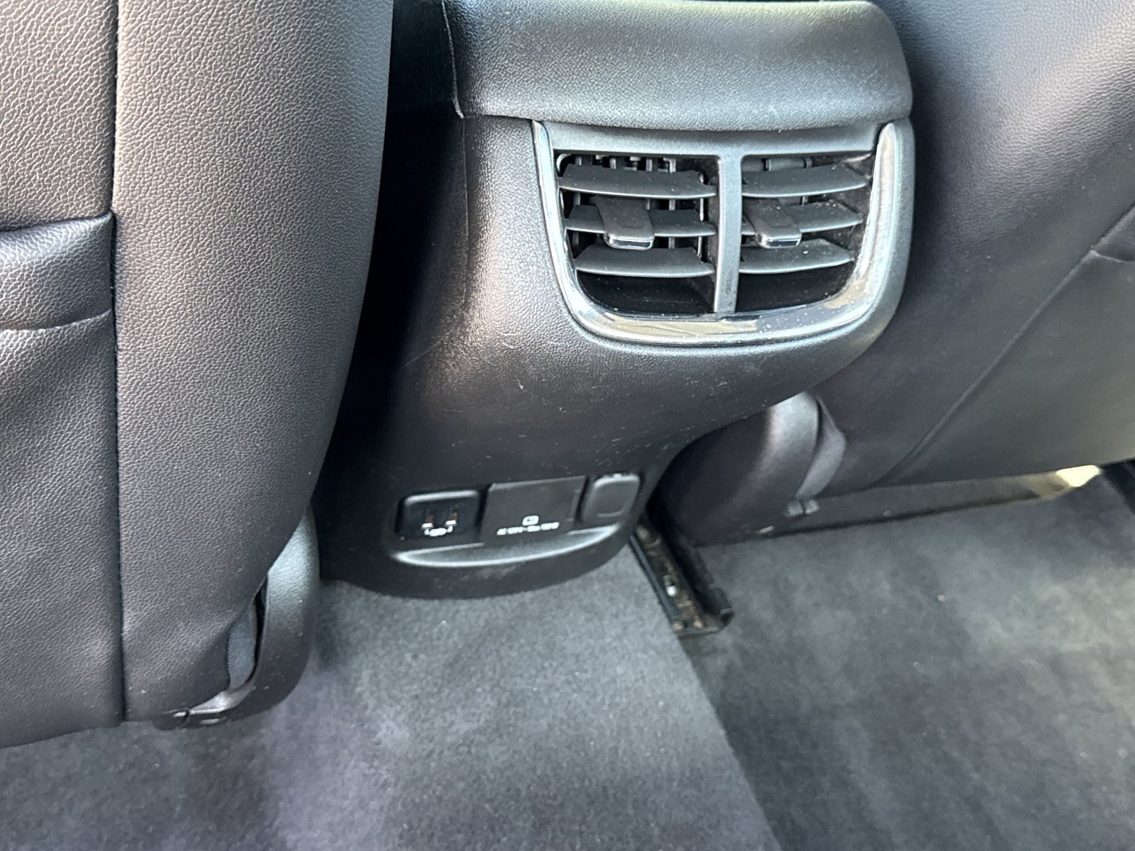 Used 2017 Chevrolet Malibu Premier w/ Premier Sun and Wheel Package FWD image 12
