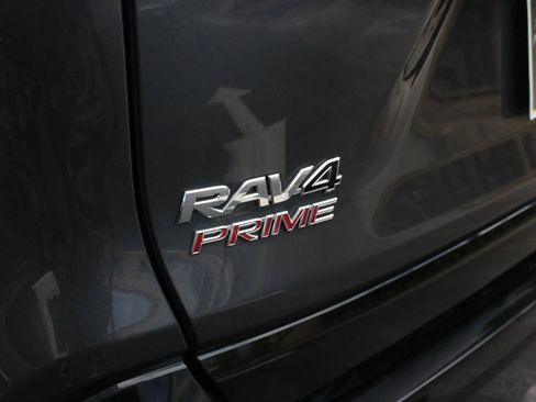 Used 2023 Toyota RAV4 SE w/ Weather & Moonroof Package image 10