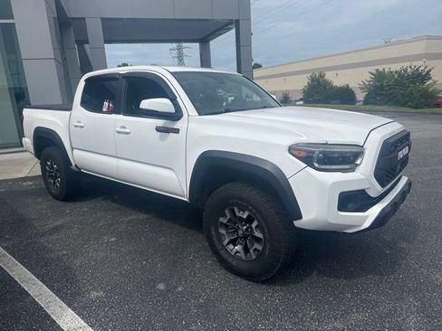 Used 2021 Toyota Tacoma TRD Off-Road w/ Technology Package AWD/4WD image 2