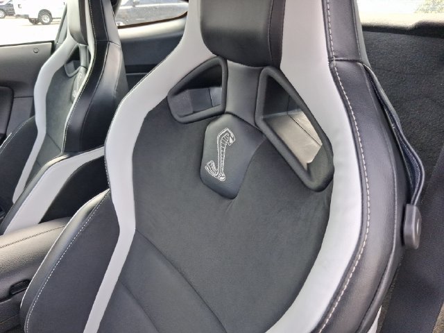 Used 2022 Ford Mustang Shelby GT500 w/ Carbon Fiber Track Pack RWD image 9