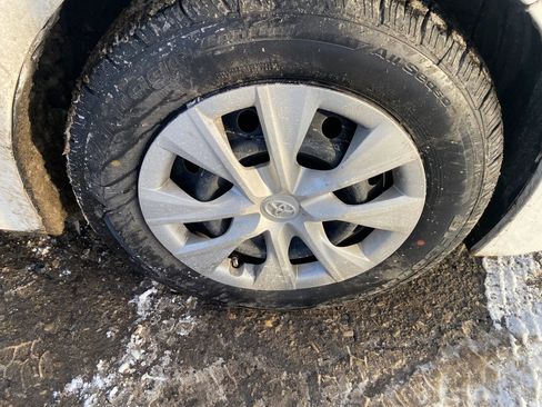 Used 2015 Toyota Corolla L image 26