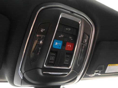 Used 2023 Jeep Grand Cherokee Altitude AWD/4WD image 29