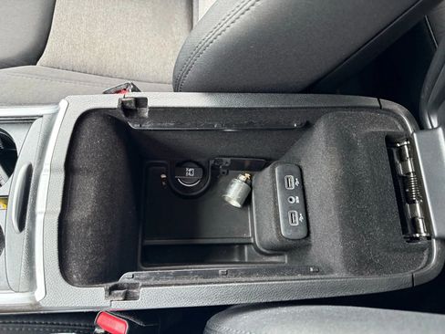 Used 2018 Chrysler 300 Touring w/ Sport Appearance Package image 27