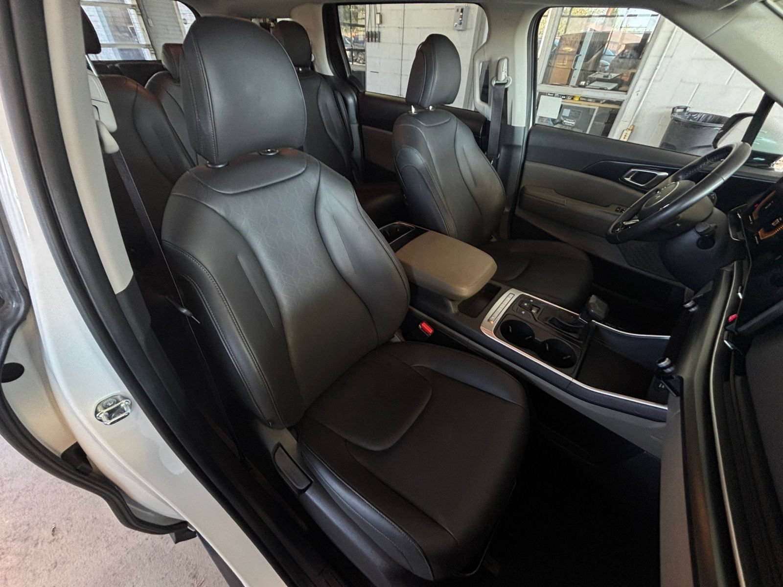 Used 2026 Kia Carnival FWD image 38