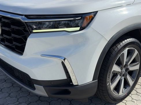 Used 2024 Honda Pilot Touring image 16