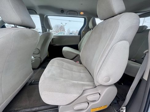 Used 2013 Toyota Sienna L image 12