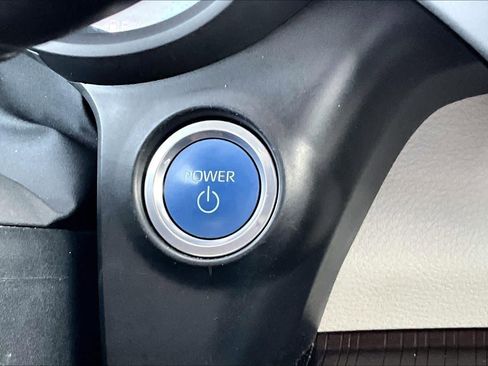 Certified 2023 Toyota Sienna LE image 33