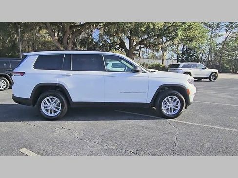 New 2026 Jeep Grand Cherokee L Laredo image 37