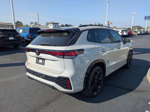 New 2026 Volkswagen Tiguan SE R-Line FWD image 5