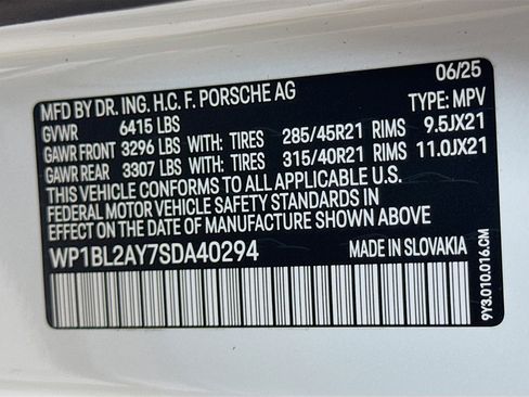 Certified 2025 Porsche Cayenne S image 32