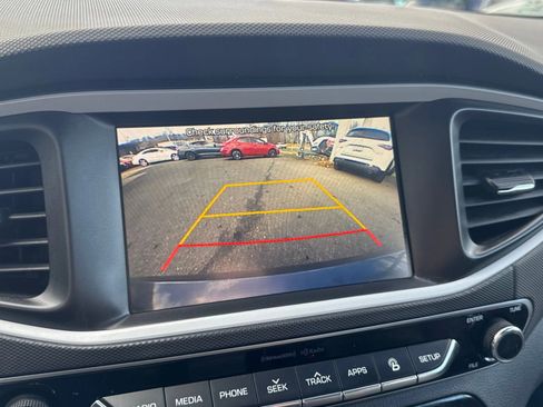 Used 2019 Hyundai Ioniq Plug-In Hybrid image 23