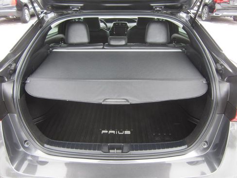 Used 2020 Toyota Prius XLE image 18